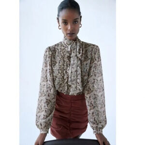 New with tags Zara corduroy ruched mini skirt in wine color size XL